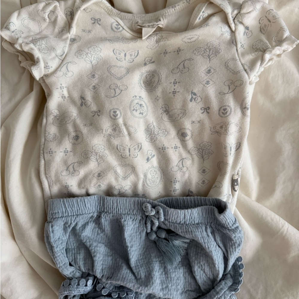 Organic cotton Baby Girls Cream Patterned Onesie with Blue Bloom Shorts